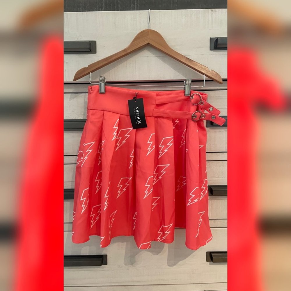 SHEIN X ROPES O-ring Buckle Strap Pleated Lightning Print Skirt